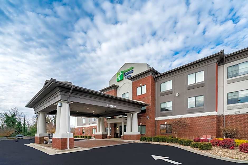 Holiday Inn Express & Suites Rocky Mount Smith Mountain Lake By IHG