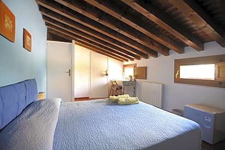 Executive Queen Room - Non-Smoking