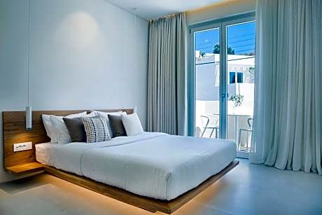 Luxury Double with Outdoor Hot Tub and Partial Sea View