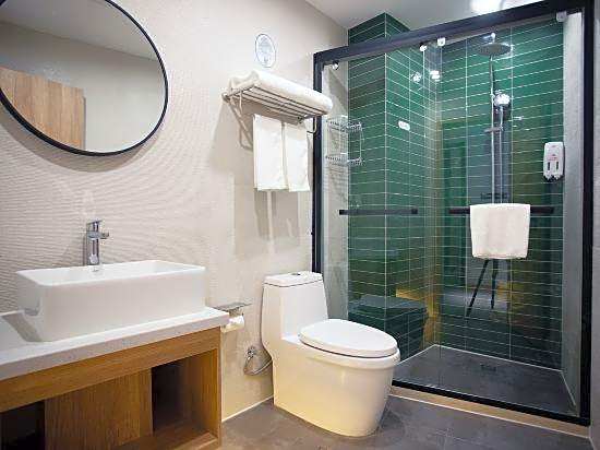 GreenTree Inn Express Shanghai Pudong Lingang New City Yunhan Road