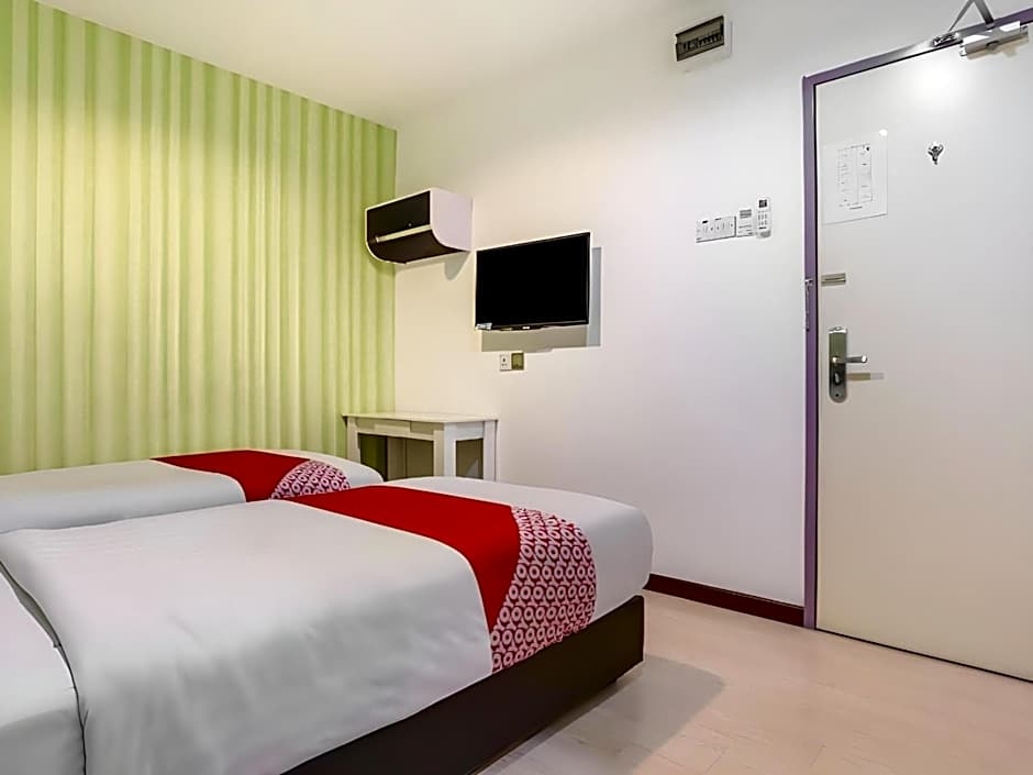 OYO 89583 Grove Hotel