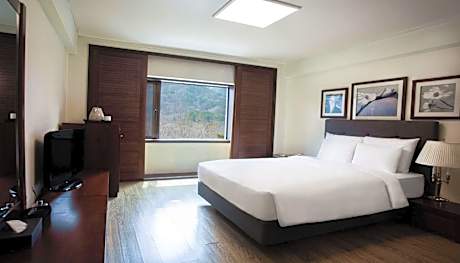 [Breakfast for 2] Deluxe Ondol Double Room with Mountain View