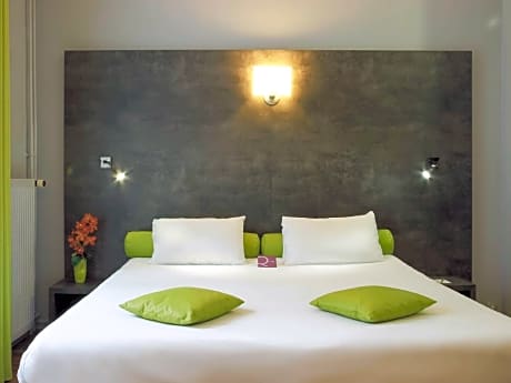 Superior Double Room - Street Side