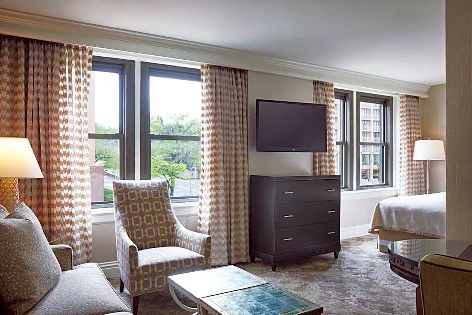 The Raphael Hotel, Autograph Collection by Marriott