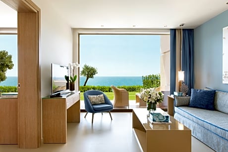 One Bedroom Family Suite Private Garden Sea View