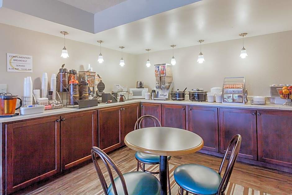 Super 8 by Wyndham Pigeon Forge Dollywood Lane