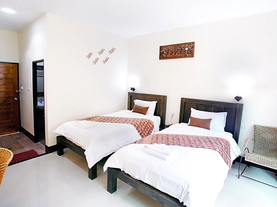 Baan Na Khon Hotel