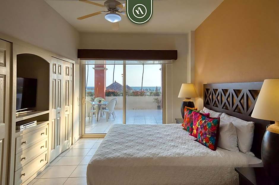 Mexican Styled 2 BR Condo - Beachfront - Pool