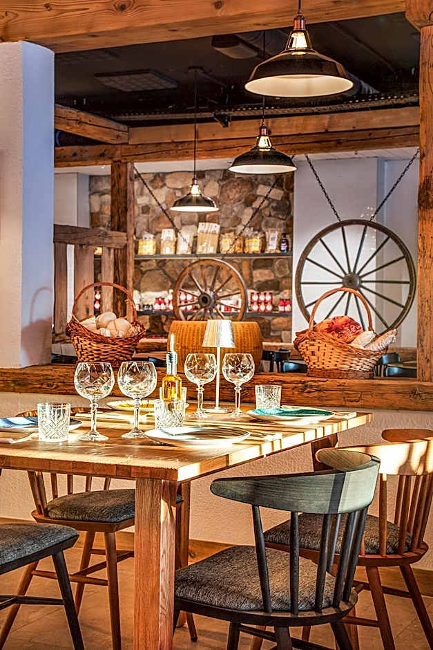 Victoria Hotel & Residence