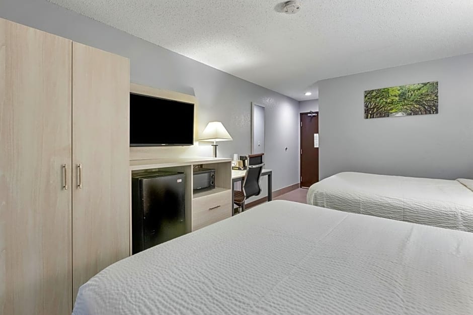 Days Inn by Wyndham Savannah Gateway I-95