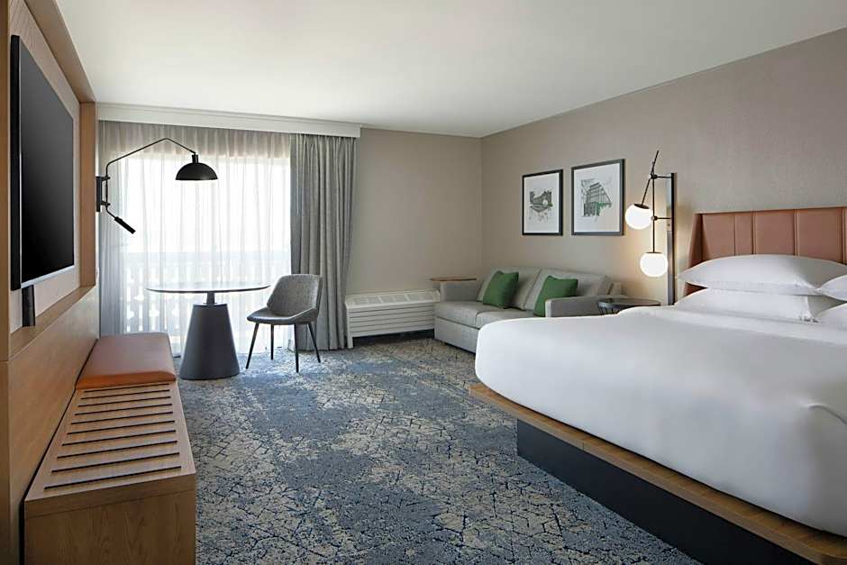 Photo 1 of 7 of Premium 1 King Bed with Sofabed Guestroom