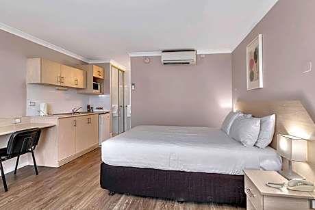Queen Room with Kitchenette