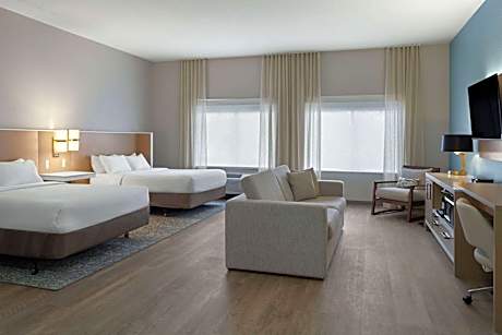 Queen Room with Two Queen Beds and Bath Tub - Mobility Accessible/Non-Smoking