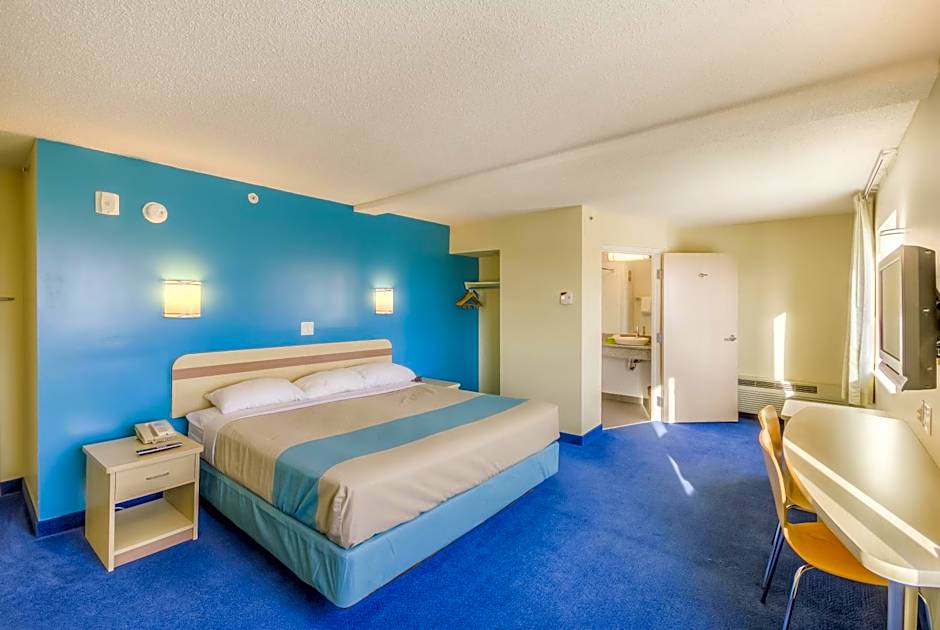Aurora Inn Estevan