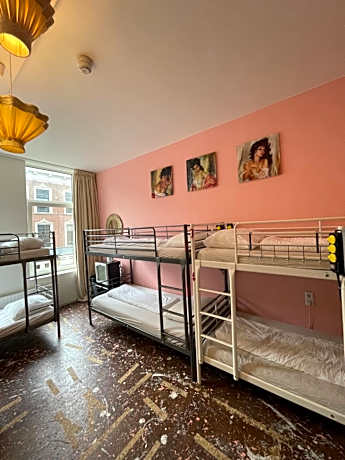 Bed in 10-Bed Mixed Dormitory Room