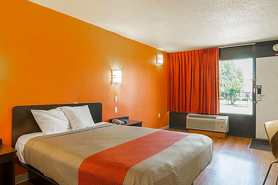 Motel 6-Little Rock, AR - West