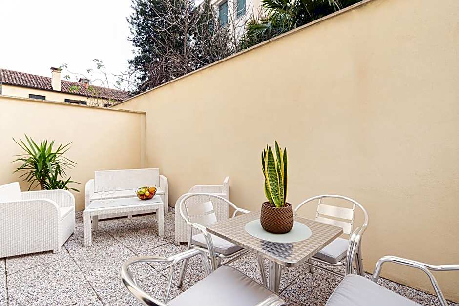 Ca' Degli Antichi Giardini Apartments