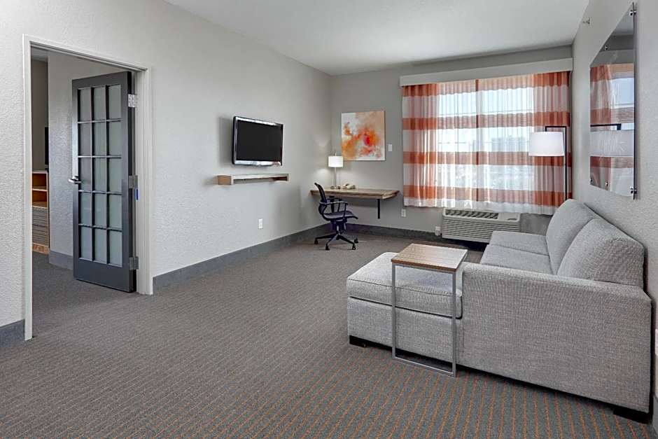 La Quinta Inn & Suites by Wyndham Dallas Love Field