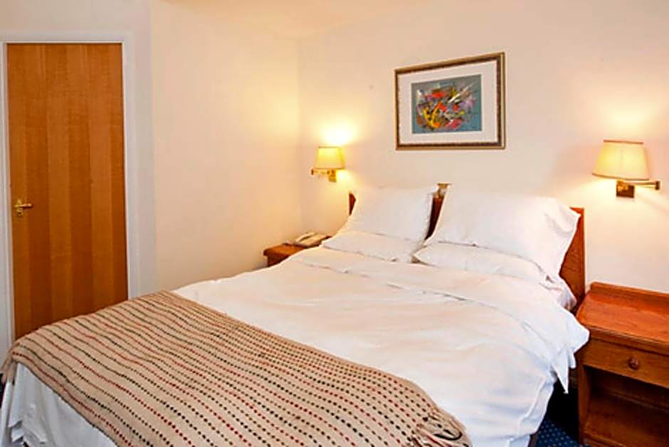 Wee Waif by Greene King Inns