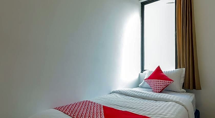 OYO 866 Idola Residence