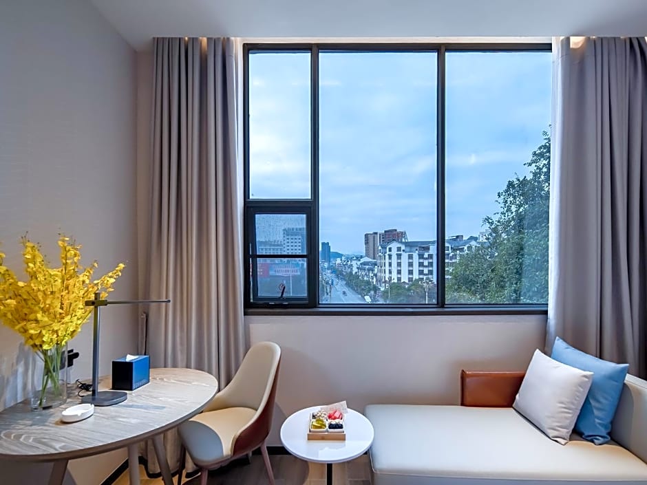 Echarm Hotel Hechi Bama