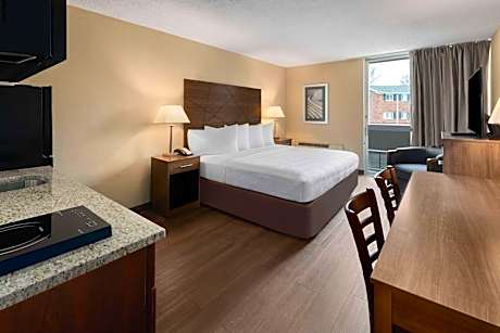 King Room with Kitchenette - Non-Smoking
