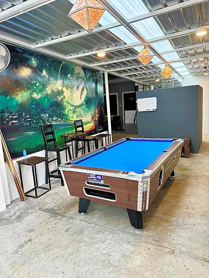 Eclipse Hostel and Bar