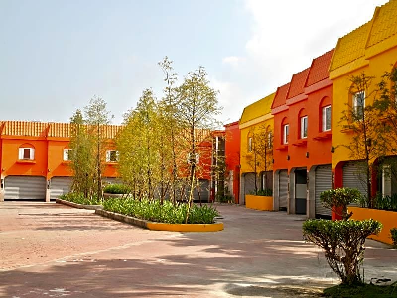 Yuan Motel