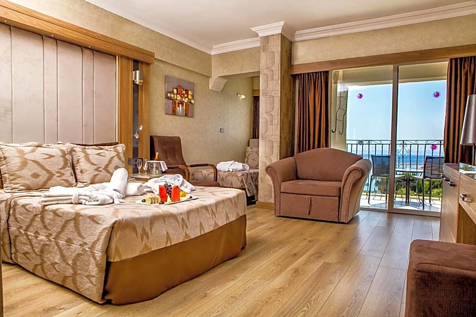 LAUR HOTELS Experience & Elegance