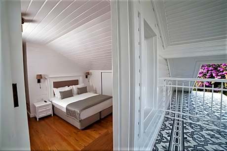 Deluxe Family Room with Balcony