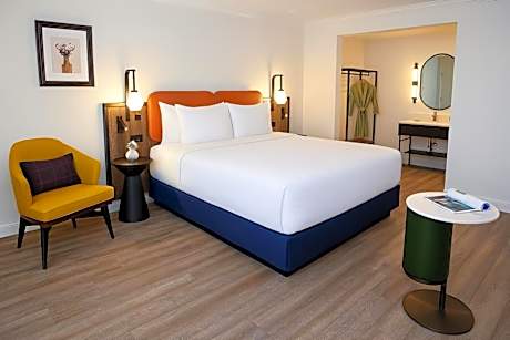 The Woodrose- NEWLY RENOVATED