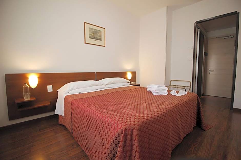 Zdjęcie 1 z 4 — 1 Double Bed or 2 Beds