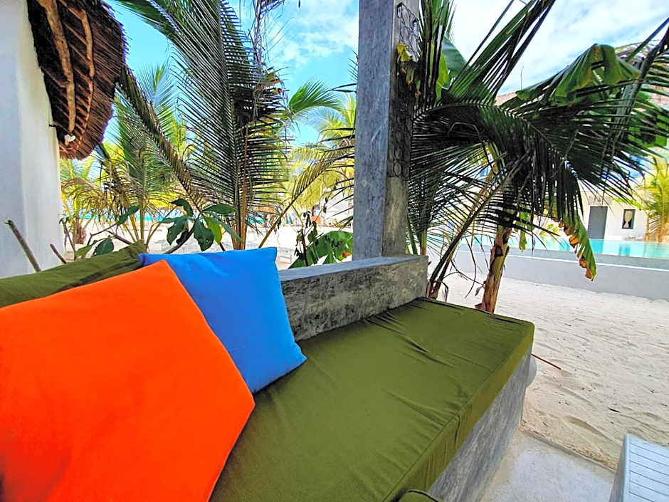 Casa Beach Hotel "Casa Del Mar"