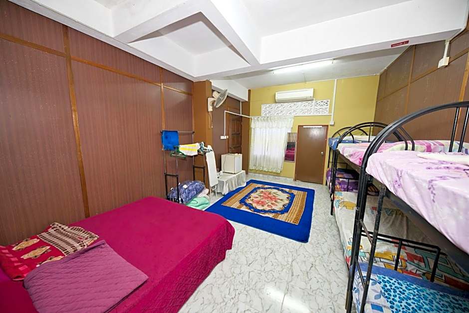 OYO 90915 Ilham Villa