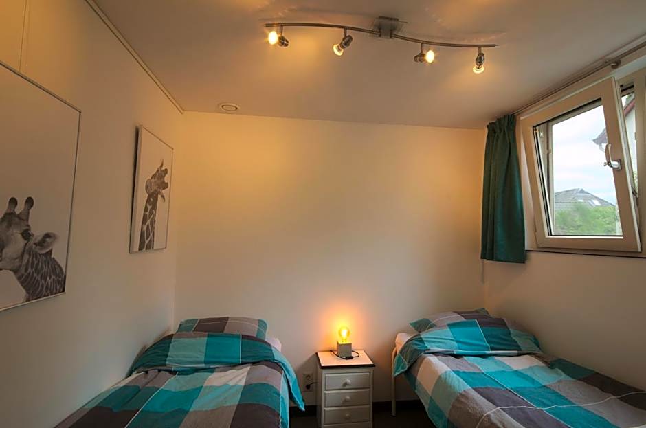 DINOS Bed&Breakfast - Whole Guesthouse