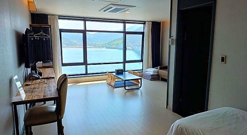 Tongyeong Bridge Hotel