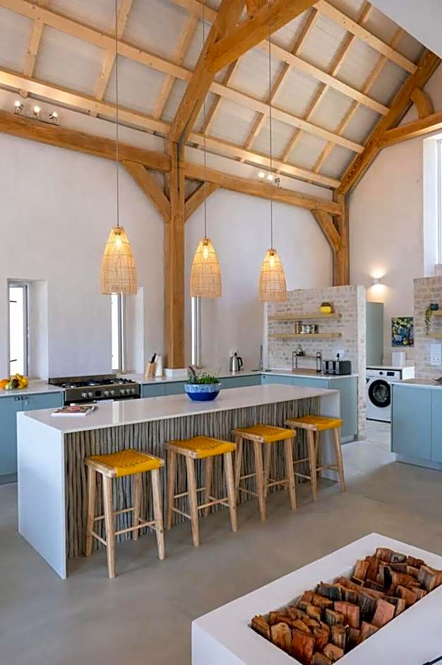 Spacious Post-and-Beam Marvel in quiet McGregor