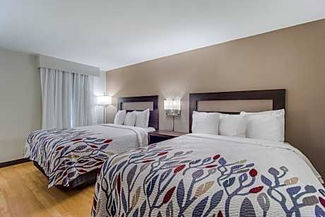 ADA Accessible Deluxe 2 Queen Beds with Roll-In Shower Non-Smoking