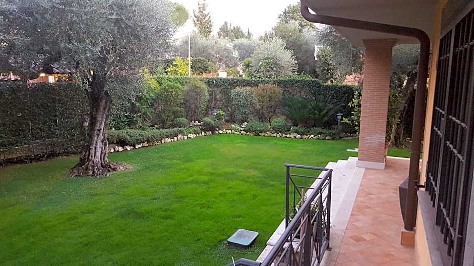 Aurelia Garden Gold B&B