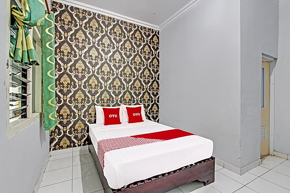 OYO 92287 Hotel Aji Mantoro