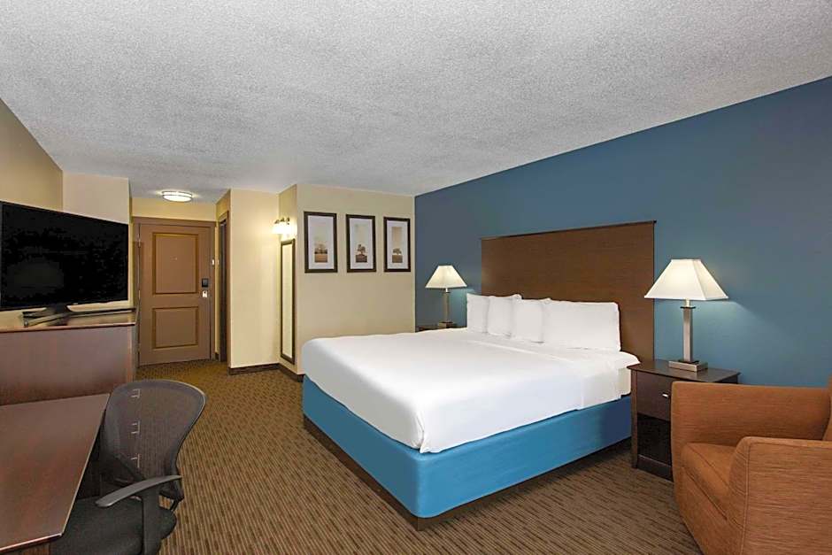 AmericInn by Wyndham La Crosse Riverfront-Conference Center