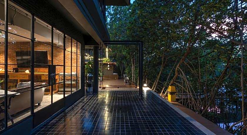 Phrip Phri Luxury Pool Villas