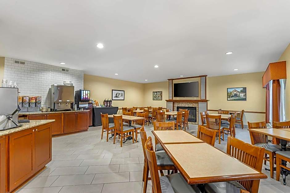 Country Inn & Suites by Radisson, Des Moines West, IA