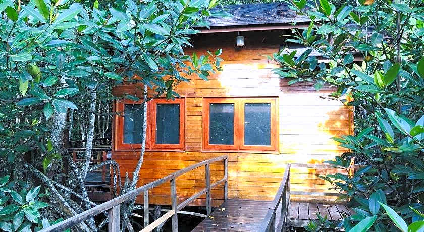 Gayang friendly water house homestay