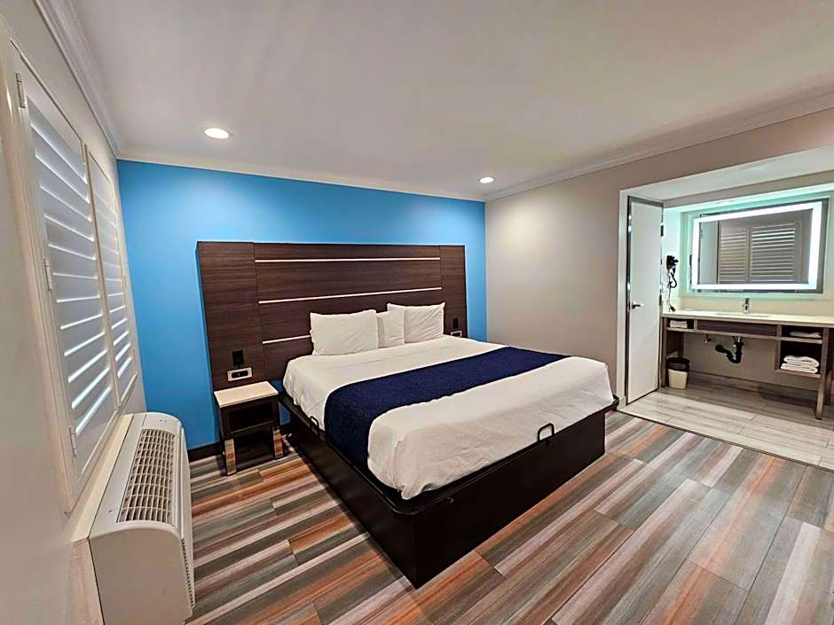Travelodge by Wyndham Fullerton Near Anaheim