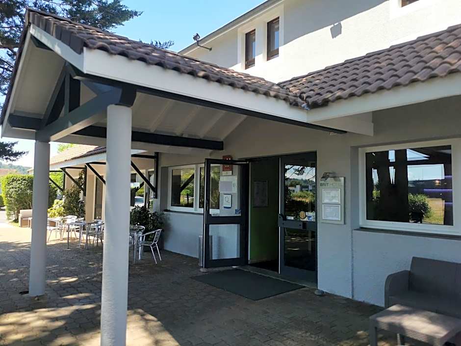 Brit Hotel Confort Pau Lons