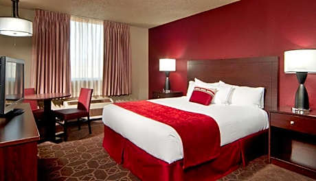 Sedona Pool View King Smoking