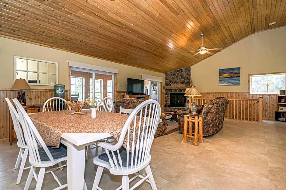 Waterfront W Sauna, Hot Tub & Boat Slip