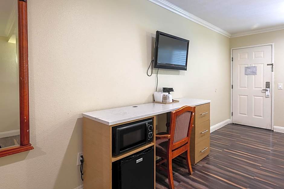 Hollywood City Inn
