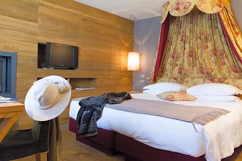 Zdjęcie 1 z 12 — Suite